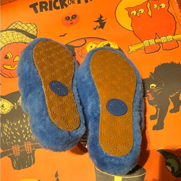 Blue ugg slippers - Picture 5 of 6